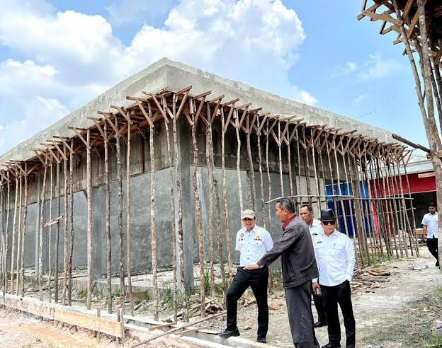 Ketua Komisi II DPRD Kota Pekanbaru Zainal Arifin mempertanyakan nasib pasar Induk (foto/int)